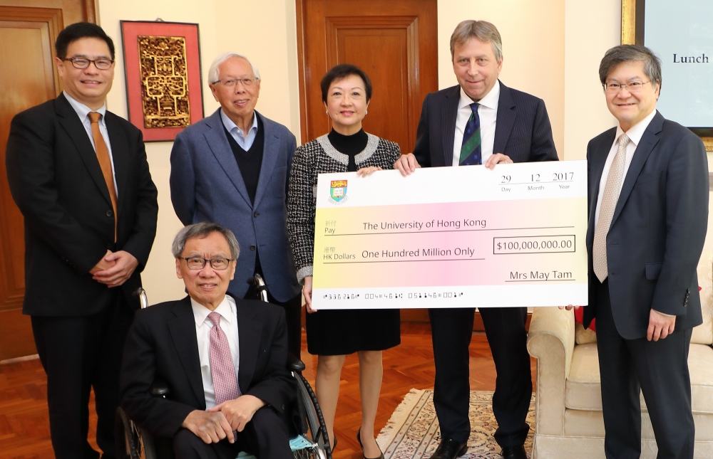 謝教授擔當中介人，促成慷慨捐款一億四千萬元予香港大學，成立「譚榮芬創科翼」